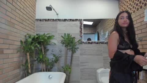 Violet Rousse online show from 11/13/25, 05:23