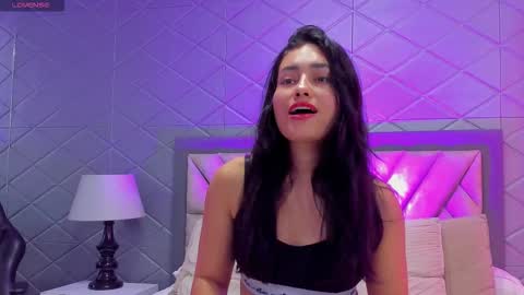 Violet Rousse online show from 11/25/25, 02:39