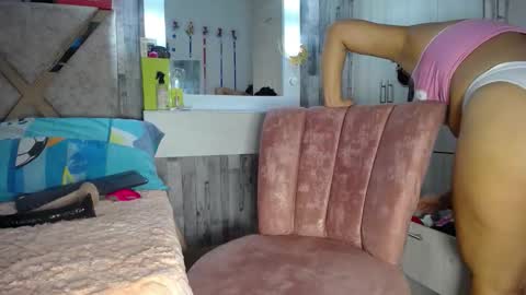 Snapshot of violetroussee chatting on 03/07/26, 06:38 violetroussee online show from 03/07/26, 06:38