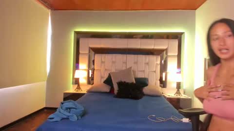 violetskinny online show from 12/26/24, 06:33