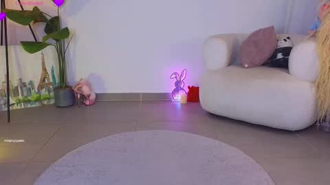 Snapshot of violetssweet chatting on 10/22/25, 01:28 violetssweet online show from 10/22/25, 01:28