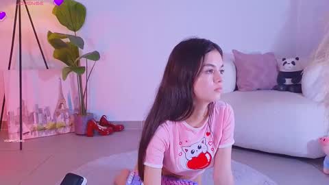 Snapshot of violetssweet chatting on 11/04/25, 01:05 violetssweet online show from 11/04/25, 01:05