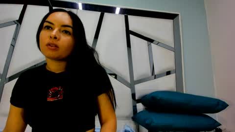 Snapshot of violett_bliss chatting on 07/08/26, 03:11 violett_bliss online show from 07/08/26, 03:11