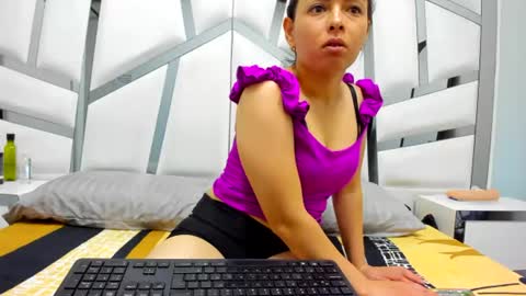 Snapshot of violett_bliss chatting on 07/19/26, 03:21 violett_bliss online show from 07/19/26, 03:21