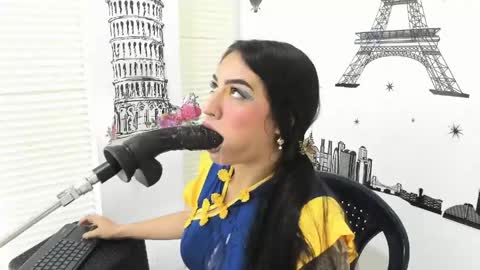 Snapshot of violett_collinss chatting on 06/06/26, 01:32 violett_collinss online show from 06/06/26, 01:32
