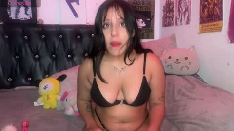 Snapshot of violett_dante chatting on 07/10/26, 08:29 violett_dante online show from 07/10/26, 08:29