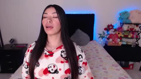 Snapshot of violett_flowers chatting on 03/11/25, 10:53 violeta  online show from 03/11/25, 10:53