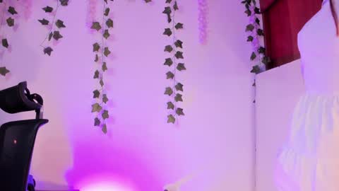 Snapshot of violett_red chatting on 02/07/25, 11:45 Violeta online show from 02/07/25, 11:45