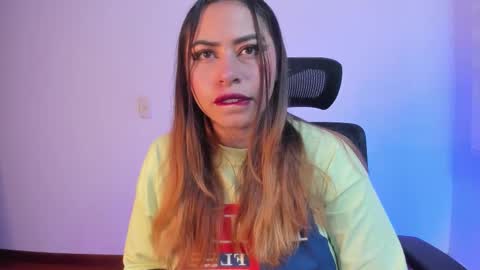 Snapshot of violett_red chatting on 09/14/25, 10:31 Violeta online show from 09/14/25, 10:31