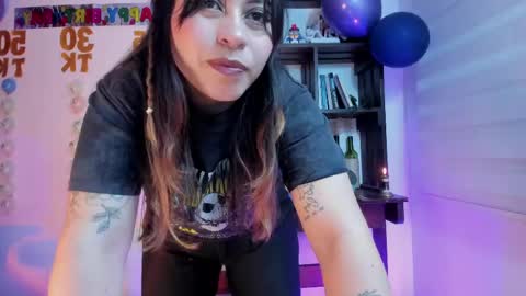 Snapshot of violett_red chatting on 05/21/26, 10:28 Violeta online show from 05/21/26, 10:28