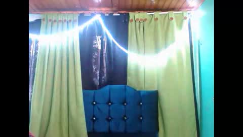 Snapshot of violetta_dreams chatting on 04/15/26, 08:31 violetta_dreams online show from 04/15/26, 08:31