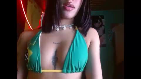 Snapshot of violetta_dreams chatting on 05/19/26, 05:19 violetta_dreams online show from 05/19/26, 05:19