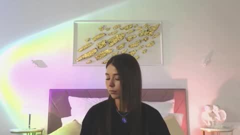 violetta_finch online show from 11/23/25, 12:49