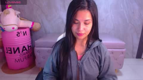 Violetta  online show from 12/18/25, 03:34