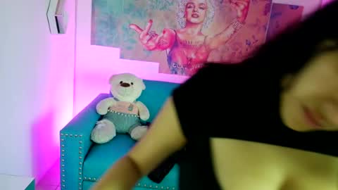 Snapshot of violetta_m_ chatting on 06/17/26, 04:30 Violeta online show from 06/17/26, 04:30