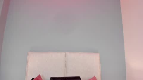 Snapshot of violetta_queeen chatting on 04/02/26, 11:19 violetta_queeen online show from 04/02/26, 11:19