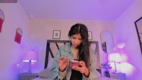 Snapshot of violettaa_stone chatting on 04/01/26, 03:51 Violettaa online show from 04/01/26, 03:51