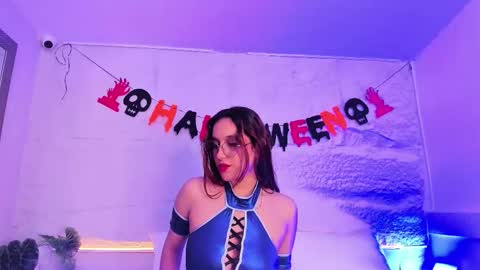 Snapshot of violettaevans_ chatting on 10/31/25, 07:59 Violetta online show from 10/31/25, 07:59