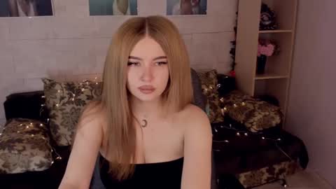 ViolettaOtis online show from 01/03/25, 11:35