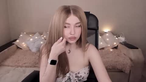 ViolettaOtis online show from 02/14/25, 11:42