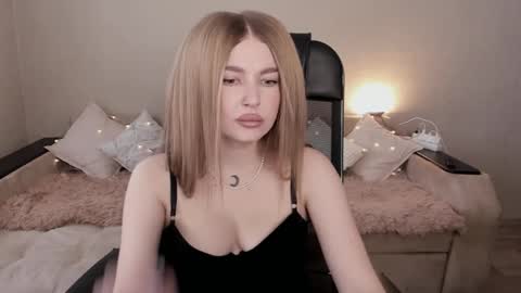 ViolettaOtis online show from 02/19/25, 11:28