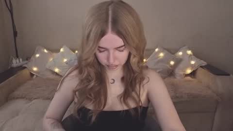 ViolettaOtis online show from 10/16/25, 12:06