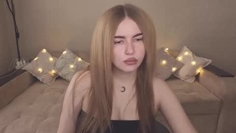 ViolettaOtis online show from 10/19/25, 09:32