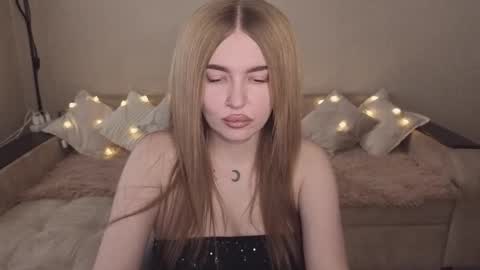 ViolettaOtis online show from 10/22/25, 12:05