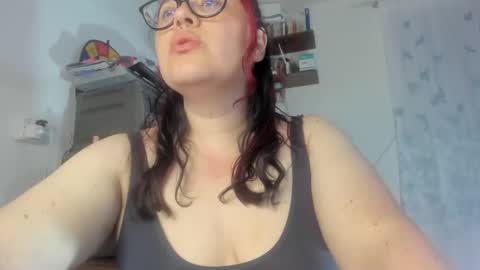 Snapshot of violettasexycam chatting on 12/31/24, 04:27 violetafetish online show from 12/31/24, 04:27