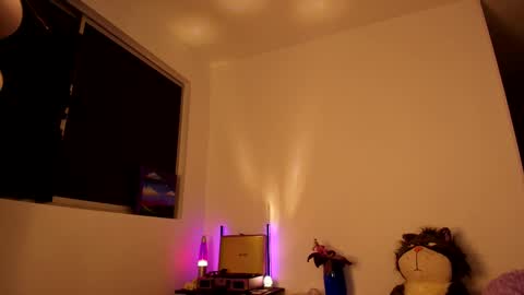 Snapshot of violettastars chatting on 09/26/25, 04:27 Violetta....Follow me in Twitter... online show from 09/26/25, 04:27