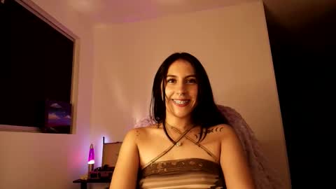 Snapshot of violettastars chatting on 10/03/25, 03:47 Violetta....Follow me in Twitter... online show from 10/03/25, 03:47