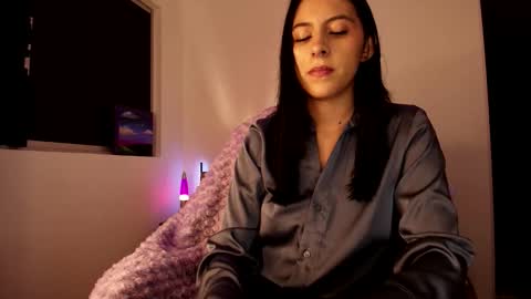 Snapshot of violettastars chatting on 10/12/25, 05:28 Violetta....Follow me in Twitter... online show from 10/12/25, 05:28