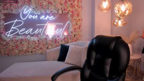 Violett Castel online show from 09/24/25, 06:55