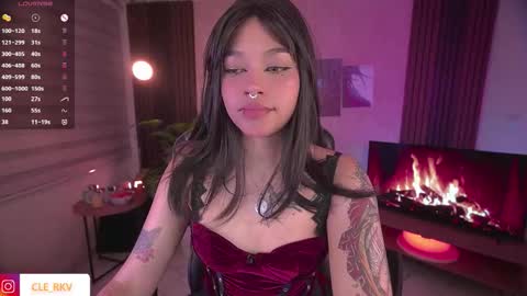 Snapshot of violette_clerk1 chatting on 09/16/25, 05:47 JULIE UWU online show from 09/16/25, 05:47