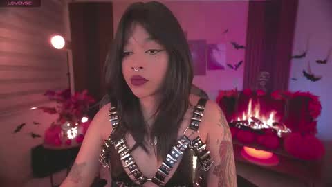 Snapshot of violette_clerk1 chatting on 10/19/25, 05:57 JULIE UWU online show from 10/19/25, 05:57