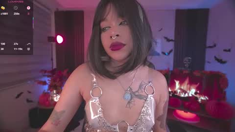 Snapshot of violette_clerk1 chatting on 10/27/25, 06:56 JULIE UWU online show from 10/27/25, 06:56