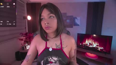 Snapshot of violette_clerk1 chatting on 11/07/25, 06:52 JULIE UWU online show from 11/07/25, 06:52