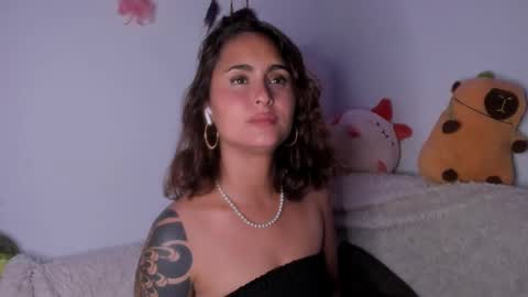 Snapshot of violetteramirez01 chatting on 09/24/25, 11:30 Violette online show from 09/24/25, 11:30