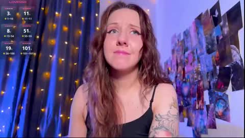 Snapshot of violettmo0n chatting on 03/22/26, 09:23 Next stream 1522026 400 GMT 3 online show from 03/22/26, 09:23