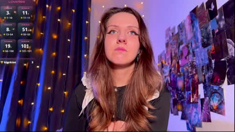 Snapshot of violettmo0n chatting on 03/28/26, 11:59 Next stream 1522026 400 GMT 3 online show from 03/28/26, 11:59