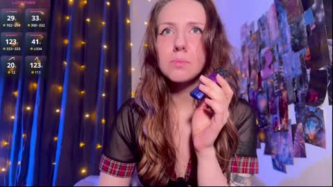 Snapshot of violettmo0n chatting on 04/05/26, 04:20 Next stream 1522026 400 GMT 3 online show from 04/05/26, 04:20
