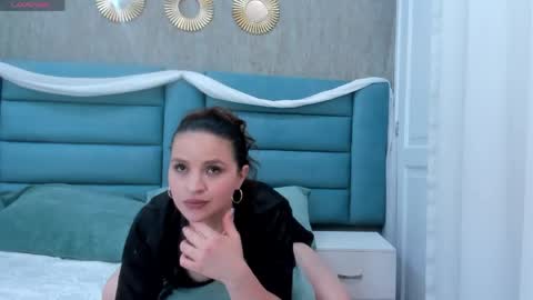 Snapshot of violettrossy chatting on 04/21/26, 08:01 violet rossy online show from 04/21/26, 08:01