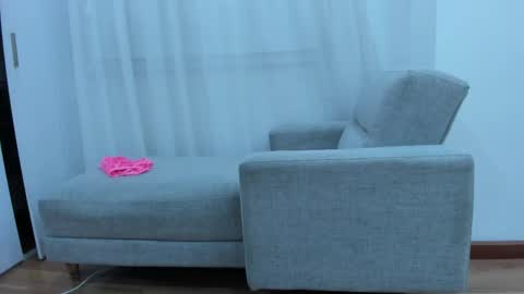 Snapshot of violettrossy chatting on 05/30/26, 06:27 violet rossy online show from 05/30/26, 06:27