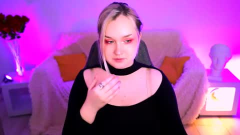 Snapshot of violettwoods chatting on 05/27/26, 08:11 Violett online show from 05/27/26, 08:11
