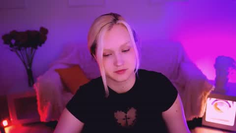 Snapshot of violettwoods chatting on 06/23/26, 08:12 Violett online show from 06/23/26, 08:12