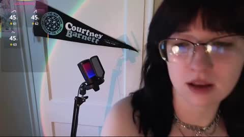 Snapshot of violetwinter666 chatting on 03/01/25, 03:38 Violet Winter  indie sleaze goth girl next door online show from 03/01/25, 03:38