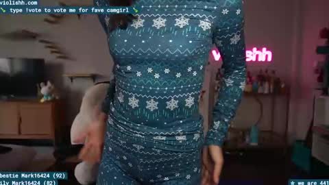 Snapshot of violishh chatting on 01/19/25, 06:43 follow me on twitter violishh and ig violishh online show from 01/19/25, 06:43