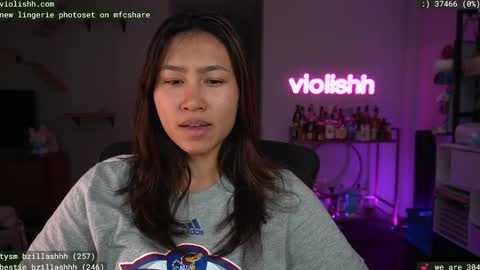 Snapshot of violishh chatting on 02/21/25, 02:50 follow me on twitter violishh and ig violishh online show from 02/21/25, 02:50