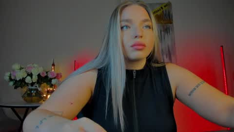 Snapshot of viollasinzz chatting on 01/29/25, 10:05 Violla online show from 01/29/25, 10:05