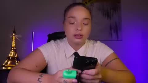 Snapshot of viollasinzz chatting on 03/02/25, 12:54 Violla online show from 03/02/25, 12:54